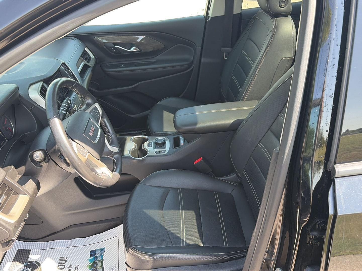 Used 2022 GMC Terrain Denali w/ Denali Premium Package AWD/4WD image 10