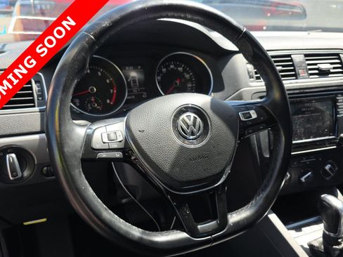 Used 2017 Volkswagen Jetta SE FWD image 5