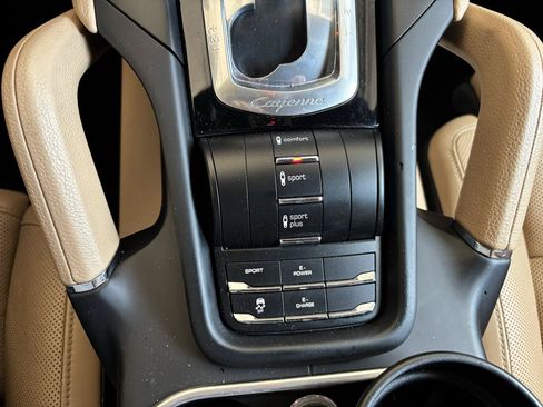 Used 2018 Porsche Cayenne S w/ Premium Package Plus AWD/4WD image 14