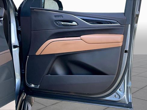 Used 2021 Cadillac Escalade ESV Premium Luxury RWD image 20