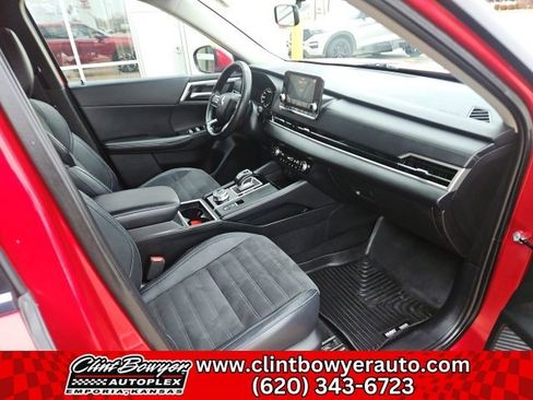 Used 2023 Mitsubishi Outlander SE image 27