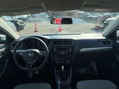 Used 2017 Volkswagen Jetta S image 10