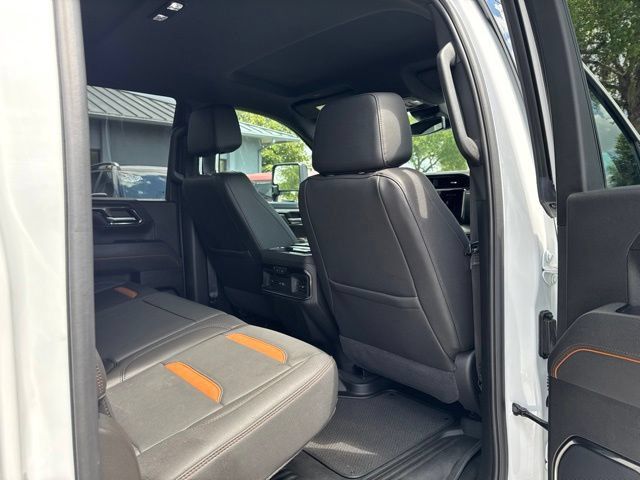 Used 2025 GMC Sierra 2500 AT4 AWD/4WD image 17