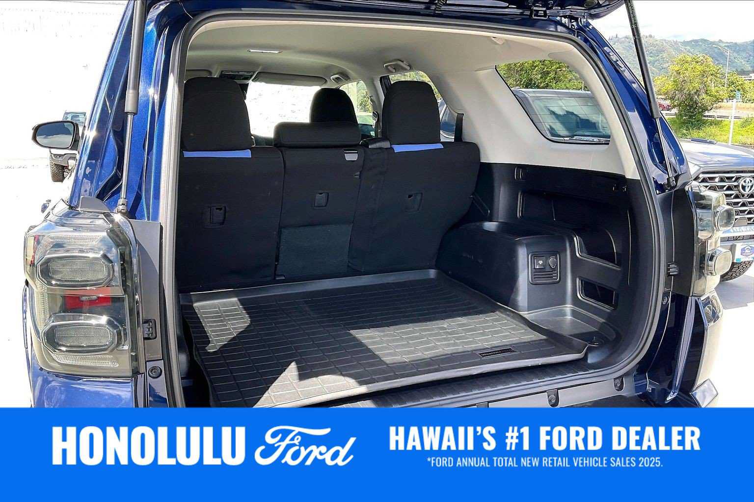 Used 2021 Toyota 4Runner SR5 AWD/4WD image 18