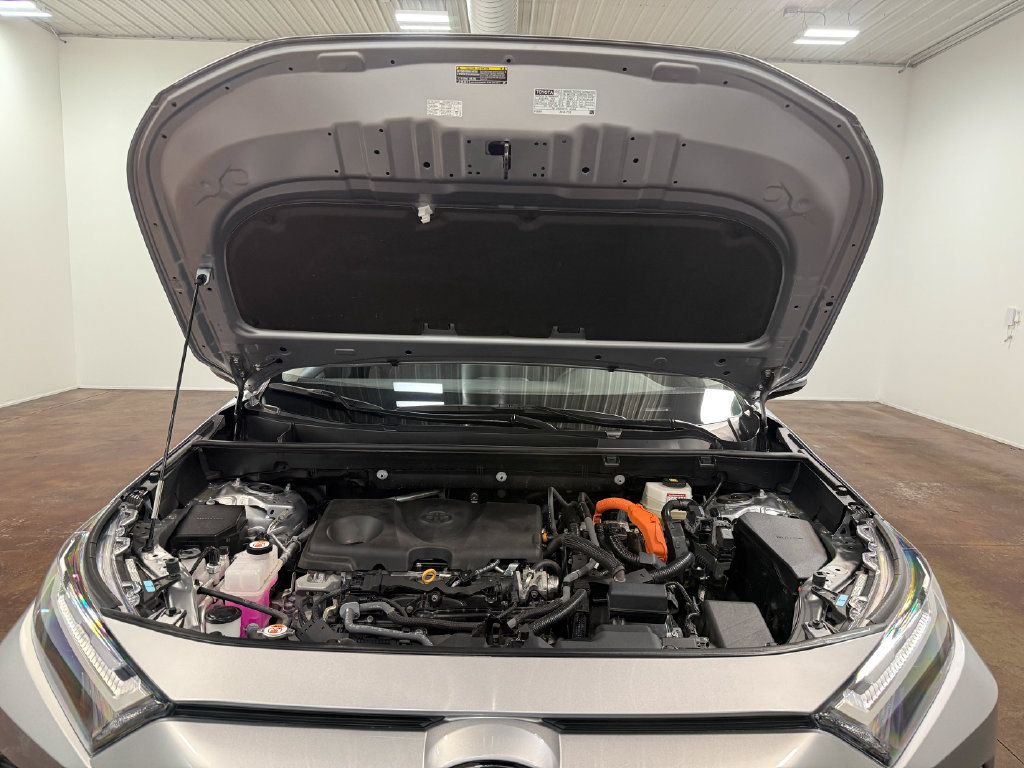 Used 2025 Toyota RAV4 XLE AWD/4WD image 19