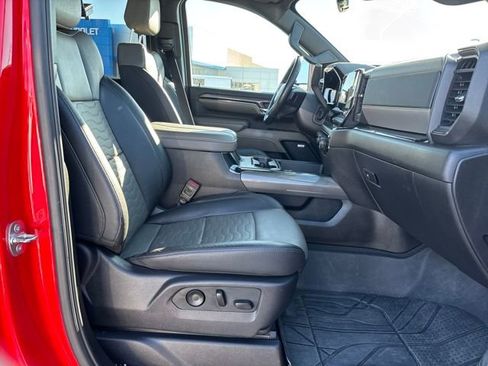 Used 2024 Chevrolet Silverado 2500 ZR2 w/ Technology Package image 23