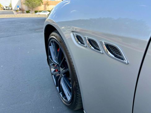Used 2014 Maserati Quattroporte GTS RWD image 16