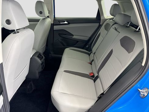 Used 2023 Volkswagen Taos SE w/ Panoramic Sunroof Package FWD image 19