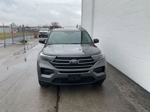 Used 2022 Ford Explorer XLT image 5