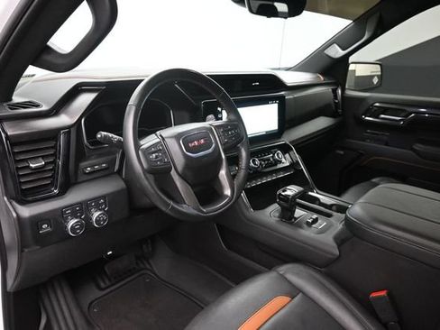 Used 2024 GMC Sierra 1500 AT4 w/ Technology Package AWD/4WD image 12