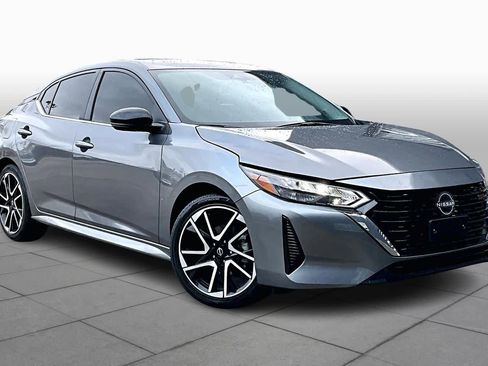 Certified 2025 Nissan Sentra SR image 3