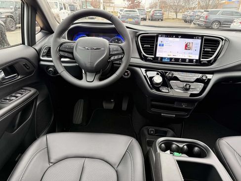 New 2026 Chrysler Pacifica Select w/ S Appearance Package AWD/4WD image 19
