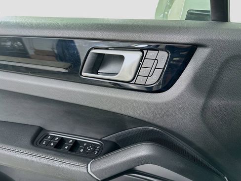 Certified 2022 Porsche Cayenne AWD/4WD image 20