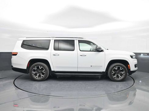 Used 2023 Jeep Wagoneer L Series III w/ Preferred Equipment Group image 9