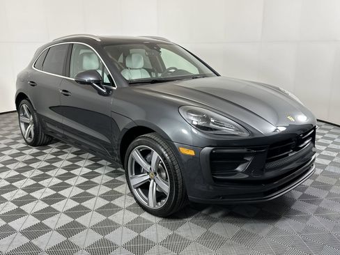 Used 2025 Porsche Macan image 26
