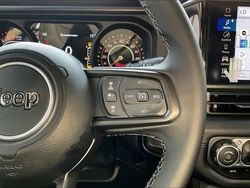 New 2025 Jeep Wrangler Unlimited Rubicon image 18