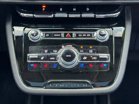 Used 2022 Lincoln Corsair AWD w/ Premium Package image 25