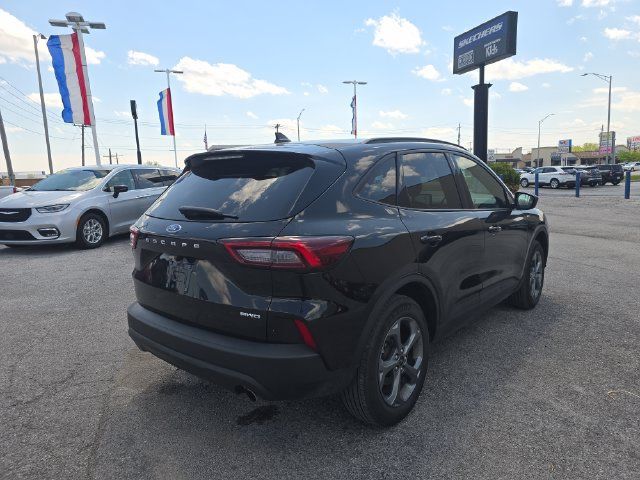Certified 2025 Ford Escape ST-Line AWD/4WD image 5
