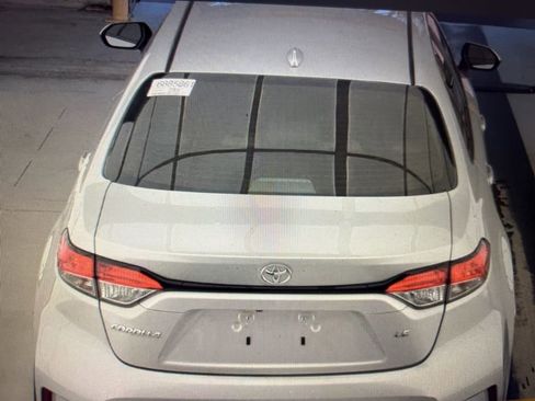 Used 2025 Toyota Corolla LE image 6