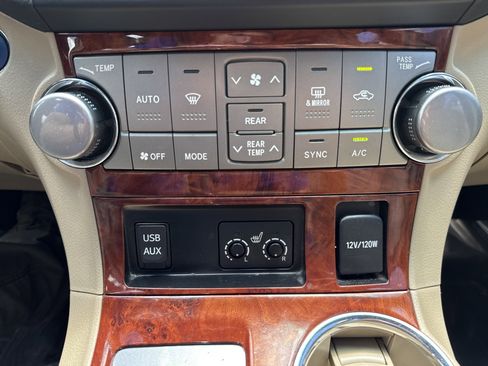 Used 2012 Toyota Highlander Limited AWD/4WD image 22