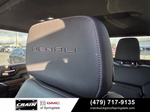 Used 2022 GMC Sierra 2500 Denali w/ Denali Ultimate Package AWD/4WD image 21