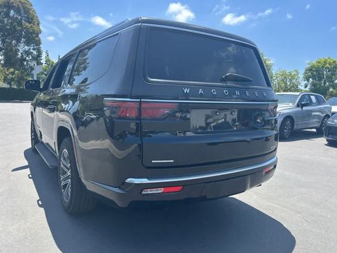Used 2023 Jeep Wagoneer L Series II AWD/4WD image 4