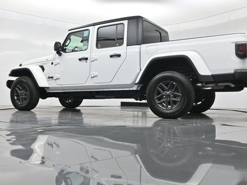 New 2025 Jeep Gladiator Sport image 44
