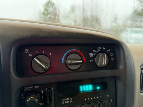 Used 2000 GMC Savana 3500 RWD image 15