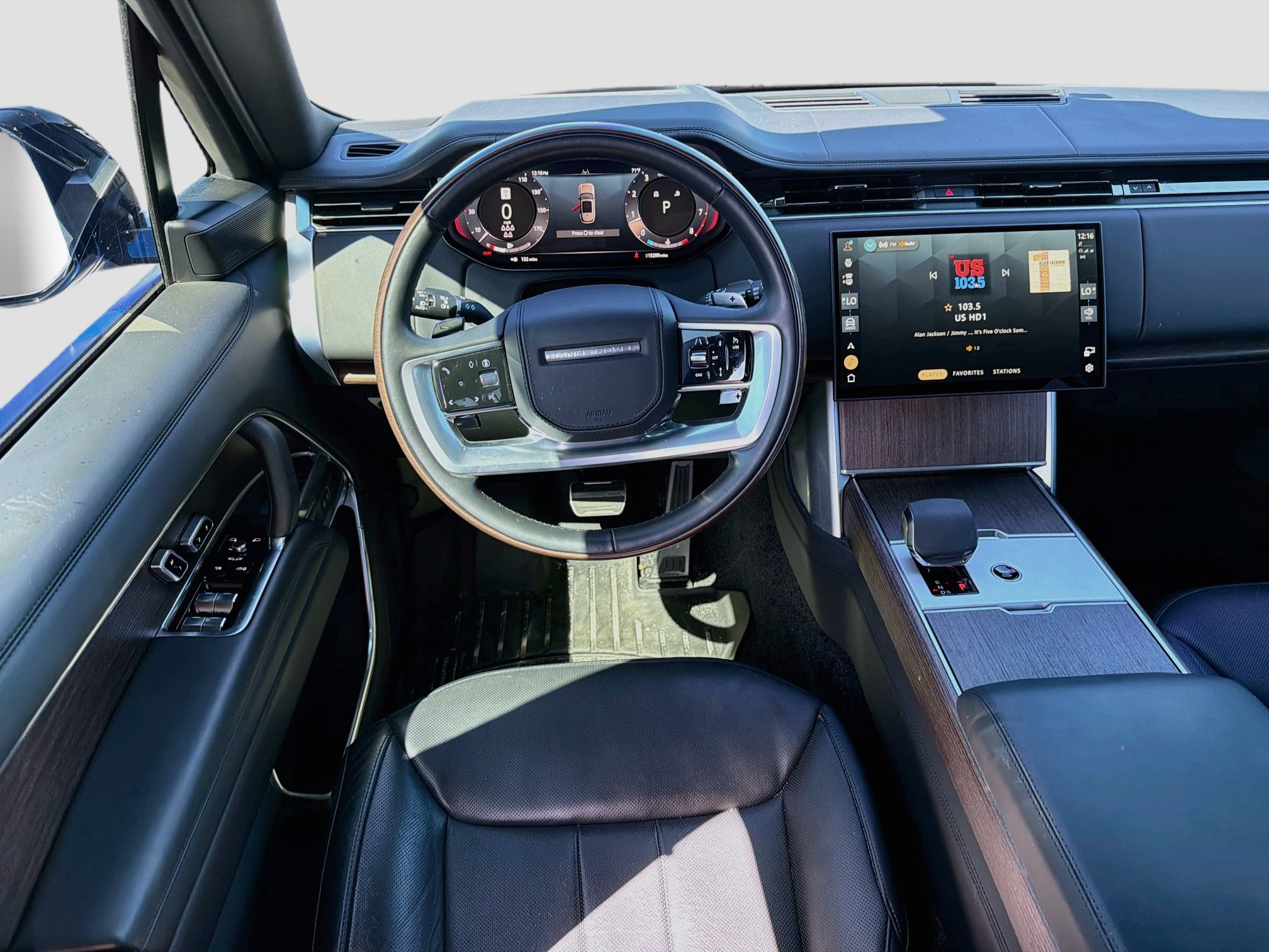 Used 2025 Land Rover Range Rover Long Wheelbase SE AWD/4WD image 17