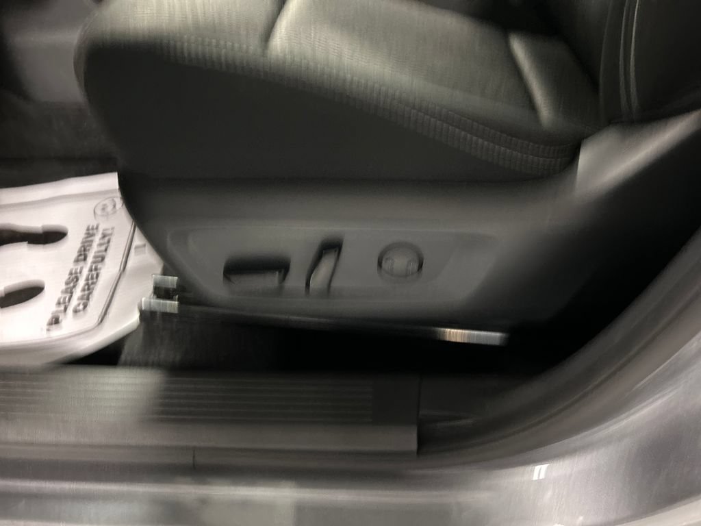 Used 2025 Nissan Rogue SV AWD/4WD image 11