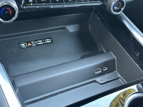 Used 2025 Chevrolet Suburban Premier image 17