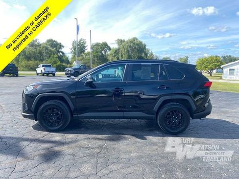 Used 2021 Toyota RAV4 XLE image 2