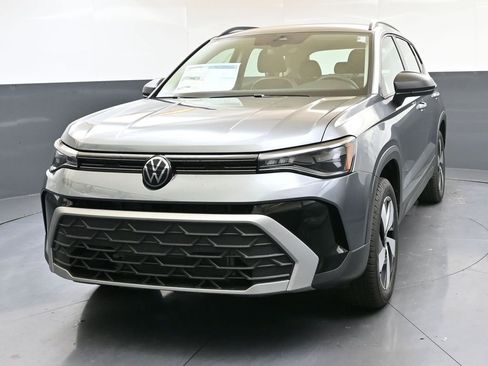 Used 2025 Volkswagen Taos S AWD/4WD image 1