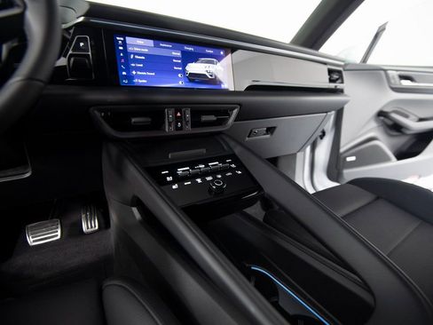 New 2026 Porsche Macan 4S Electric image 28