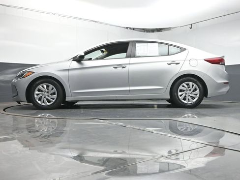 Used 2018 Hyundai Elantra SE w/ Cargo Package image 32