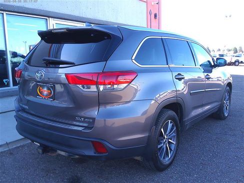 Used 2017 Toyota Highlander XLE w/ Protection Package #3 AWD/4WD image 3