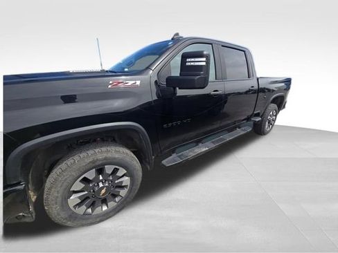 Used 2024 Chevrolet Silverado 2500 Custom w/ Custom Value Package AWD/4WD image 4
