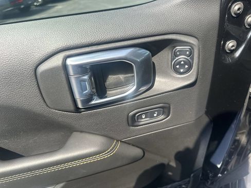 Used 2026 Jeep Wrangler Unlimited Sahara AWD/4WD image 19