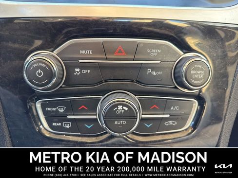Used 2022 Chrysler 300 Touring L w/ Comfort Group image 23