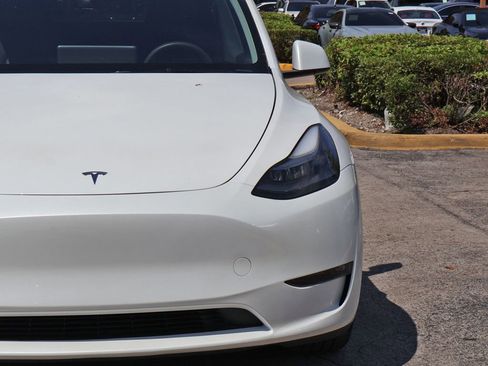 Used 2024 Tesla Model Y Long Range AWD/4WD image 13