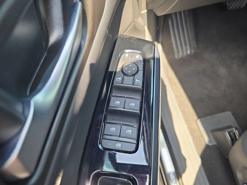 Used 2023 Nissan Pathfinder SL w/ Lighting Package (N92) FWD image 14
