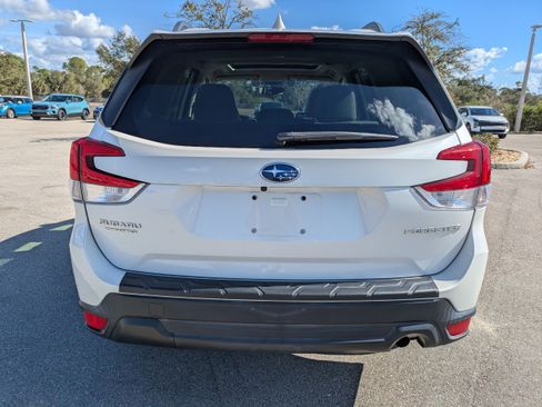 Used 2020 Subaru Forester Premium image 6