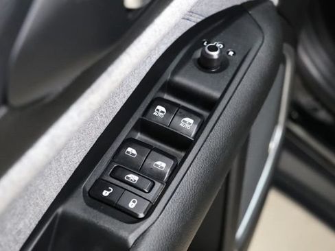 Used 2025 Jeep Compass Latitude w/ Sun & Sound Group AWD/4WD image 19