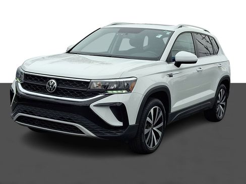 Used 2022 Volkswagen Taos SE w/ Panoramic Sunroof Package image 3