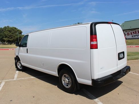 Used 2022 Chevrolet Express 3500 Extended w/ Driver Convenience Package RWD image 3