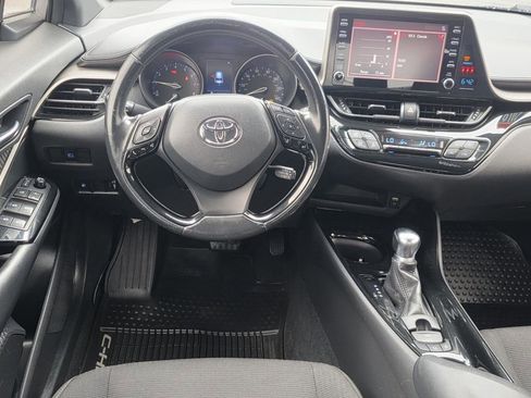 Used 2019 Toyota C-HR XLE FWD image 9