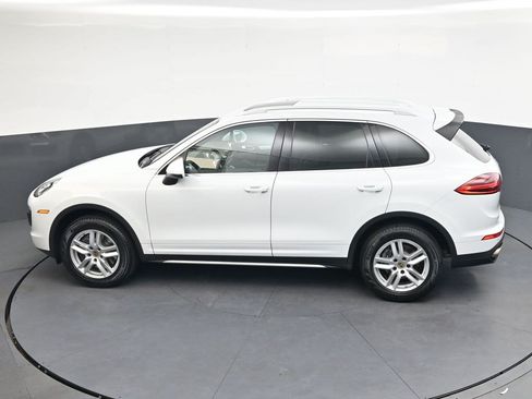 Used 2017 Porsche Cayenne Platinum Edition AWD/4WD image 23