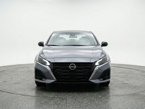 Used 2025 Nissan Altima 2.5 SV FWD image 2