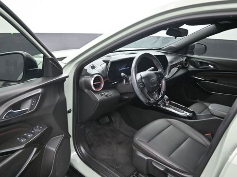 Used 2024 Chevrolet Trax RS w/ Sunroof Package image 10