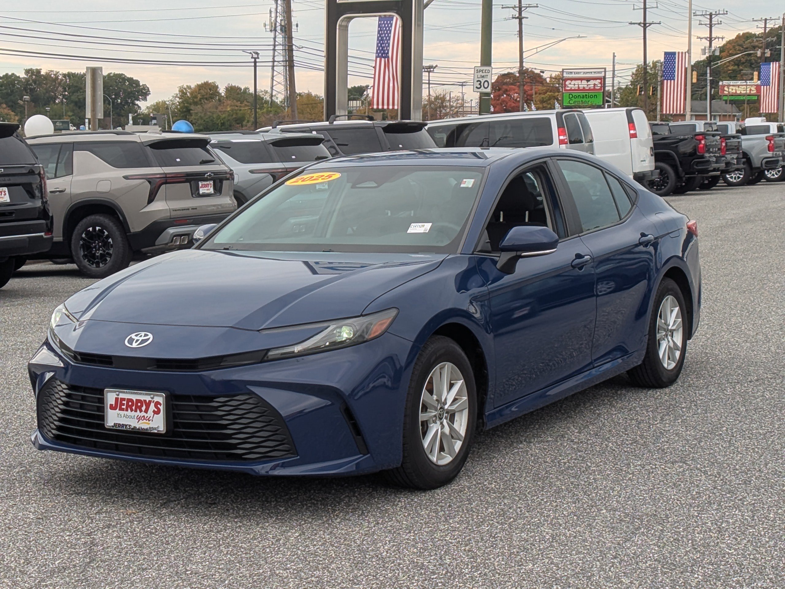 Used 2025 Toyota Camry LE FWD image 4